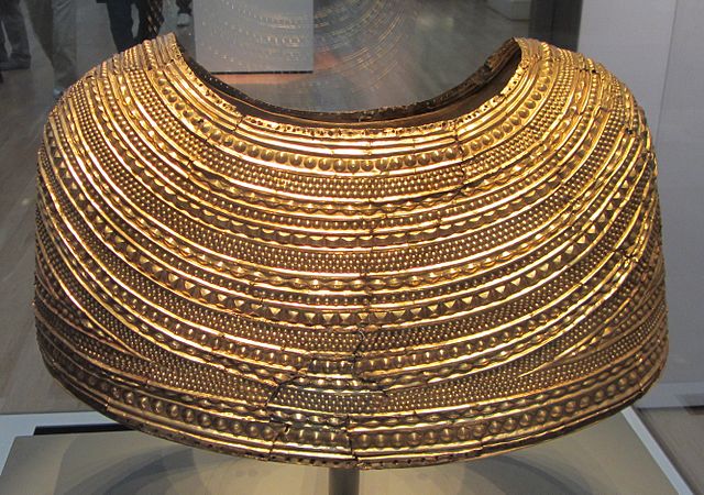 Mold Gold Cape