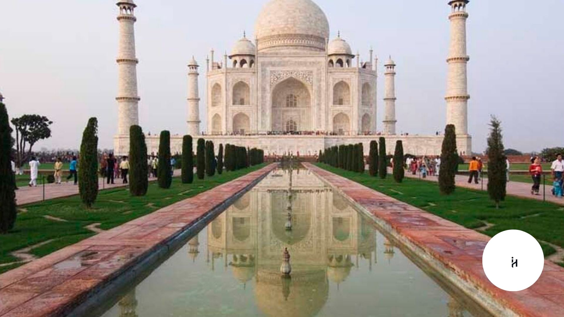 Who Designed the Taj Mahal