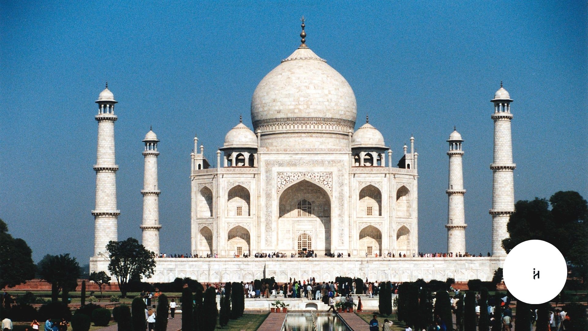 Who Is the Builder of the Taj Mahal?